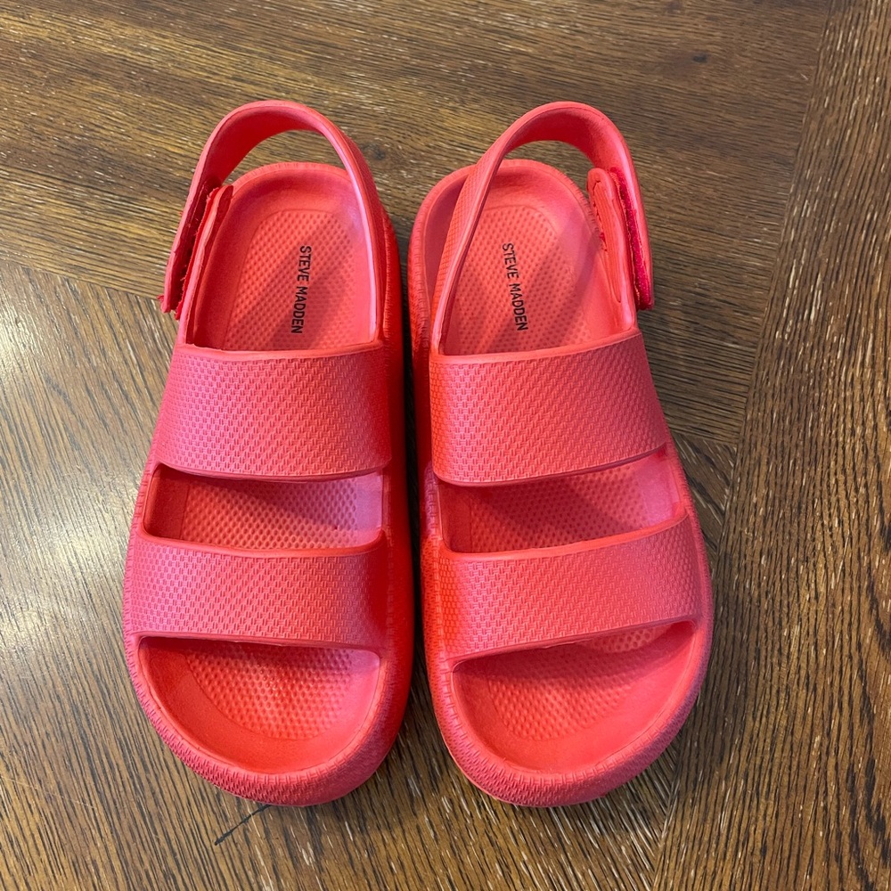 Steve Madden Orange Cloud Foam Sandals size 36/37